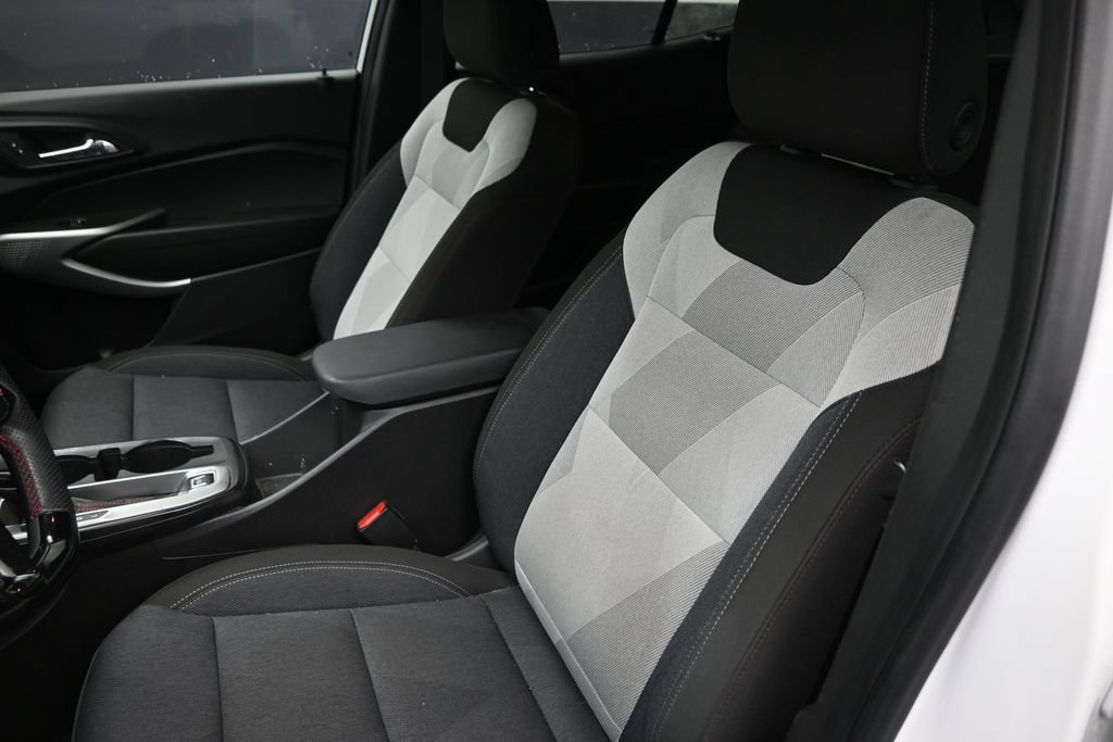 Used 2024 Chevrolet Trax RS FWD image 12