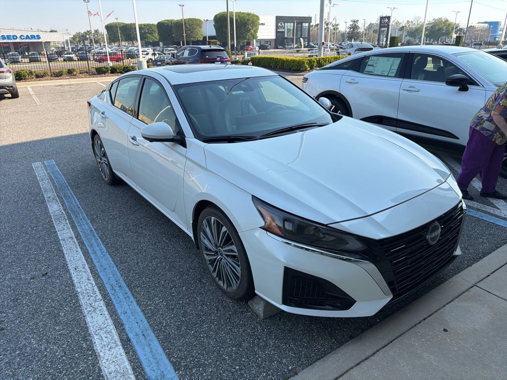 Used 2024 Nissan Altima 2.5 SL image 2