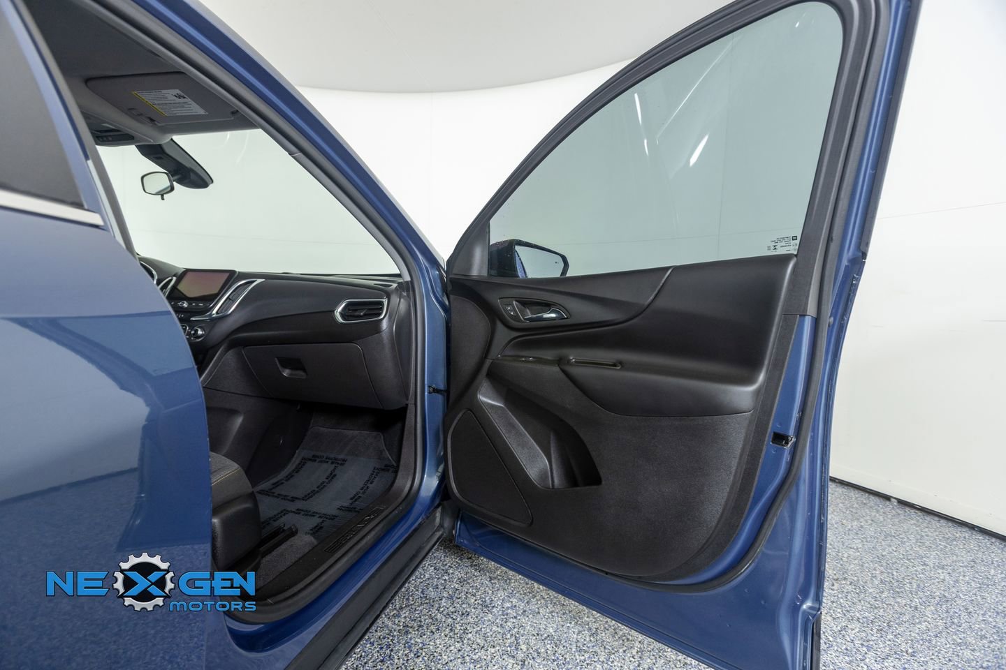 Used 2024 Chevrolet Equinox LT image 38