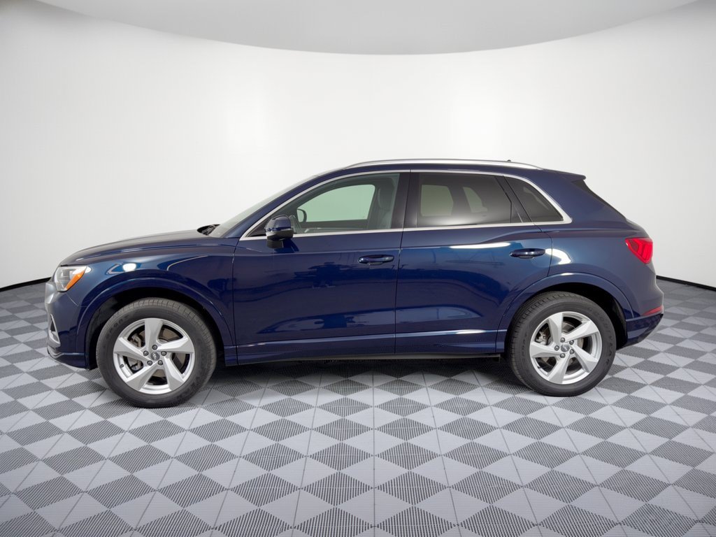 Used 2020 Audi Q3 2.0T Premium w/ Convenience Package AWD/4WD image 2
