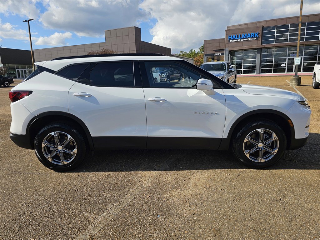 Used 2024 Chevrolet Blazer LT image 3
