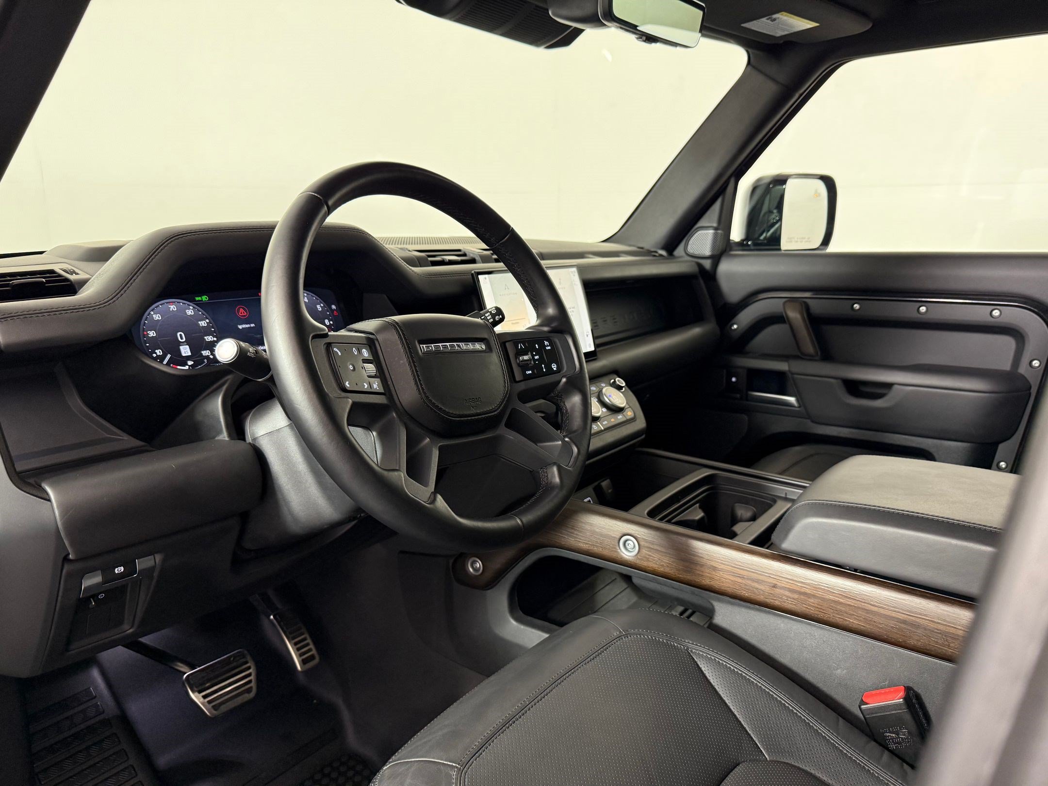 Used 2024 Land Rover Defender 110 X AWD/4WD image 4