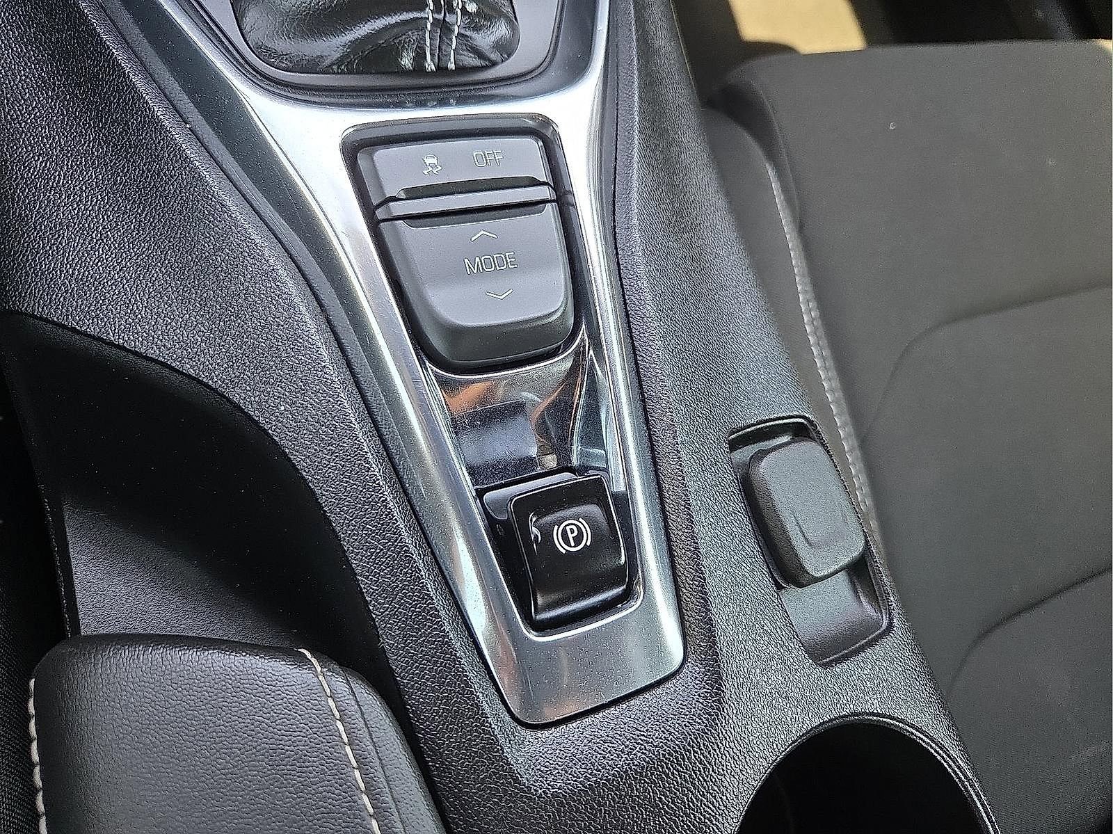 Used 2020 Chevrolet Camaro LT RWD image 19