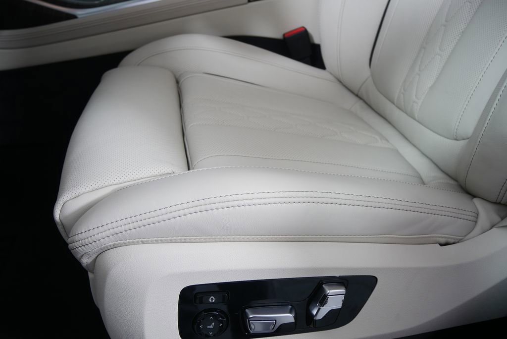 Used 2026 BMW X7 xDrive40i AWD/4WD image 9