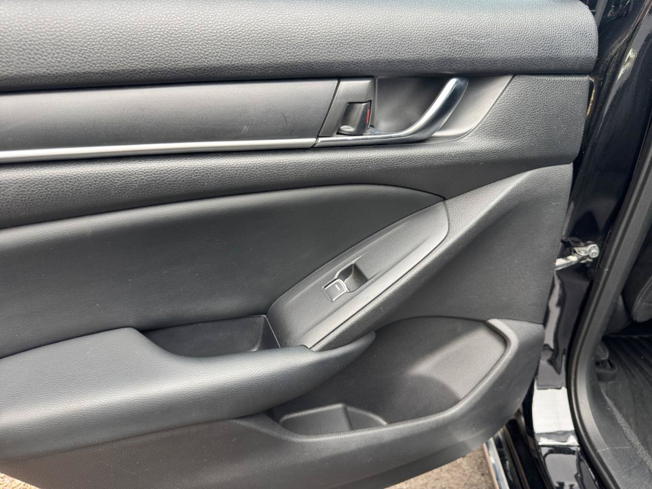 Used 2018 Honda Accord EX image 25