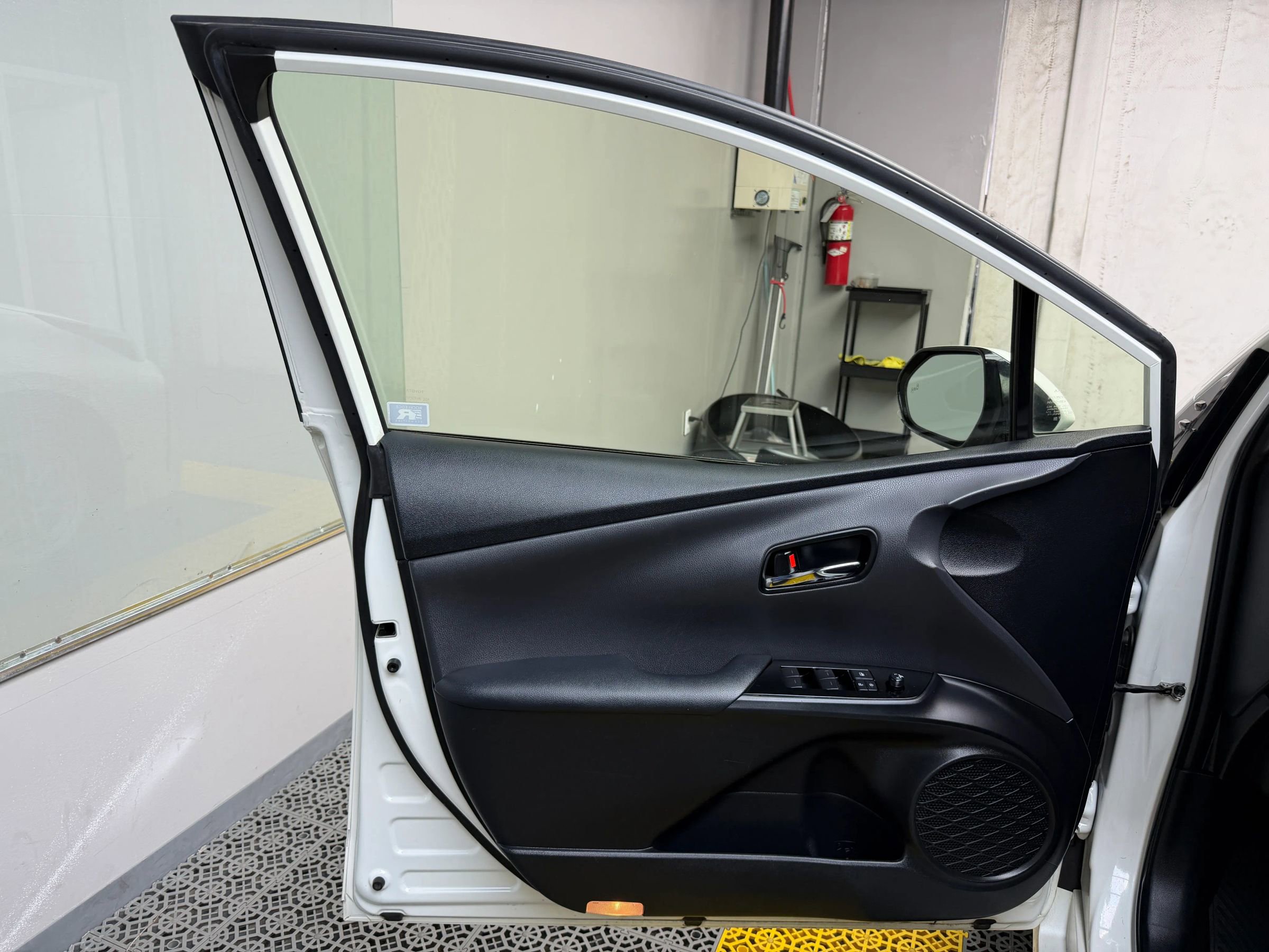 Used 2019 Toyota Prius LE image 11