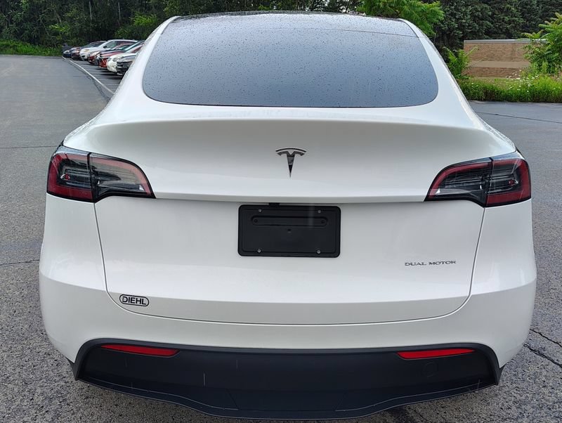 Used 2025 Tesla Model Y Long Range AWD/4WD image 8