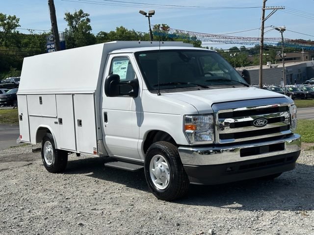 New 2027 Ford E-350 and Econoline 350 Super Duty w/ Interior Upgrade Package RWD image 28