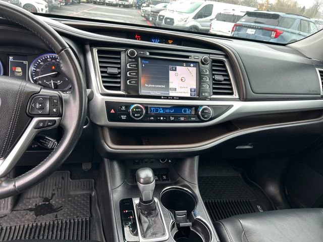 Used 2019 Toyota Highlander XLE image 17