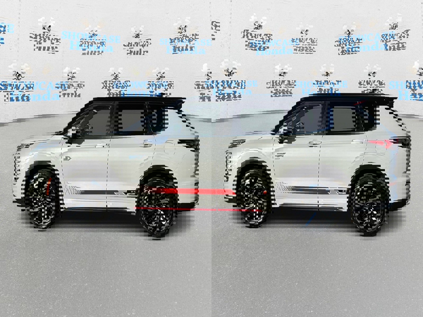 Used 2024 Mitsubishi Outlander 4WD Plug-In Hybrid image 4