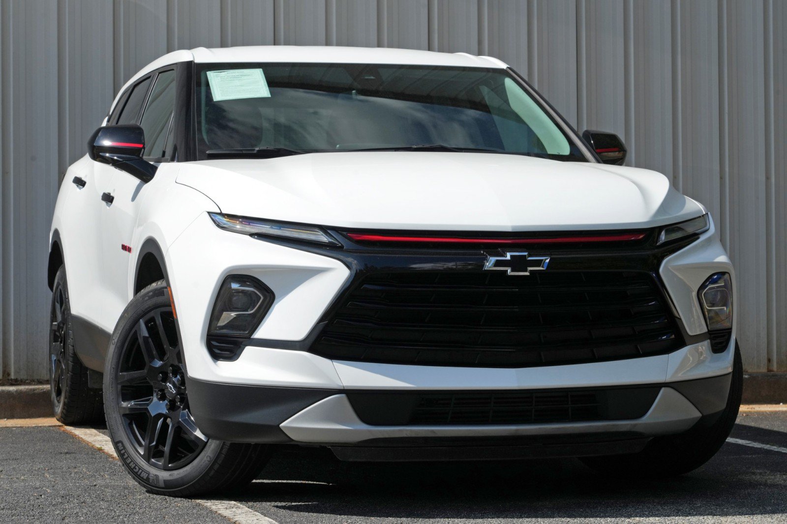 Used 2023 Chevrolet Blazer LT FWD image 2