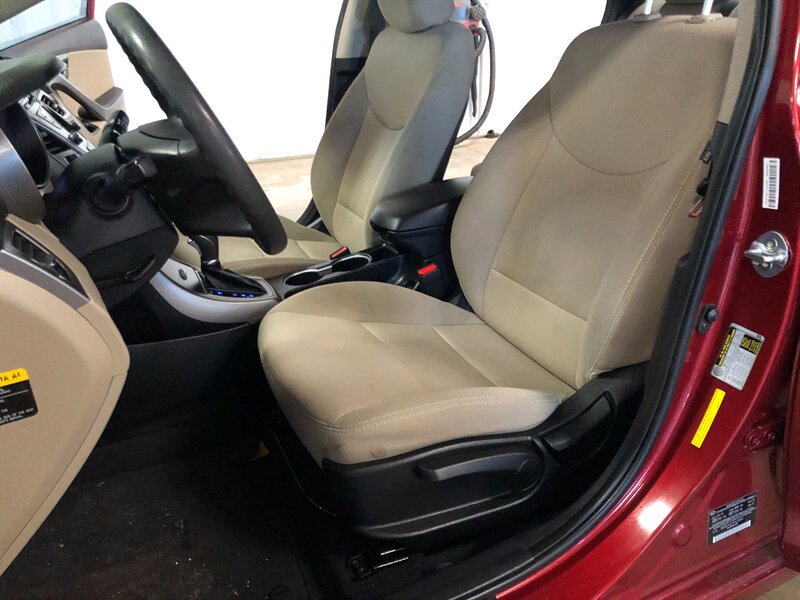 Used 2015 Hyundai Elantra SE w/ Option Group 02 FWD image 14