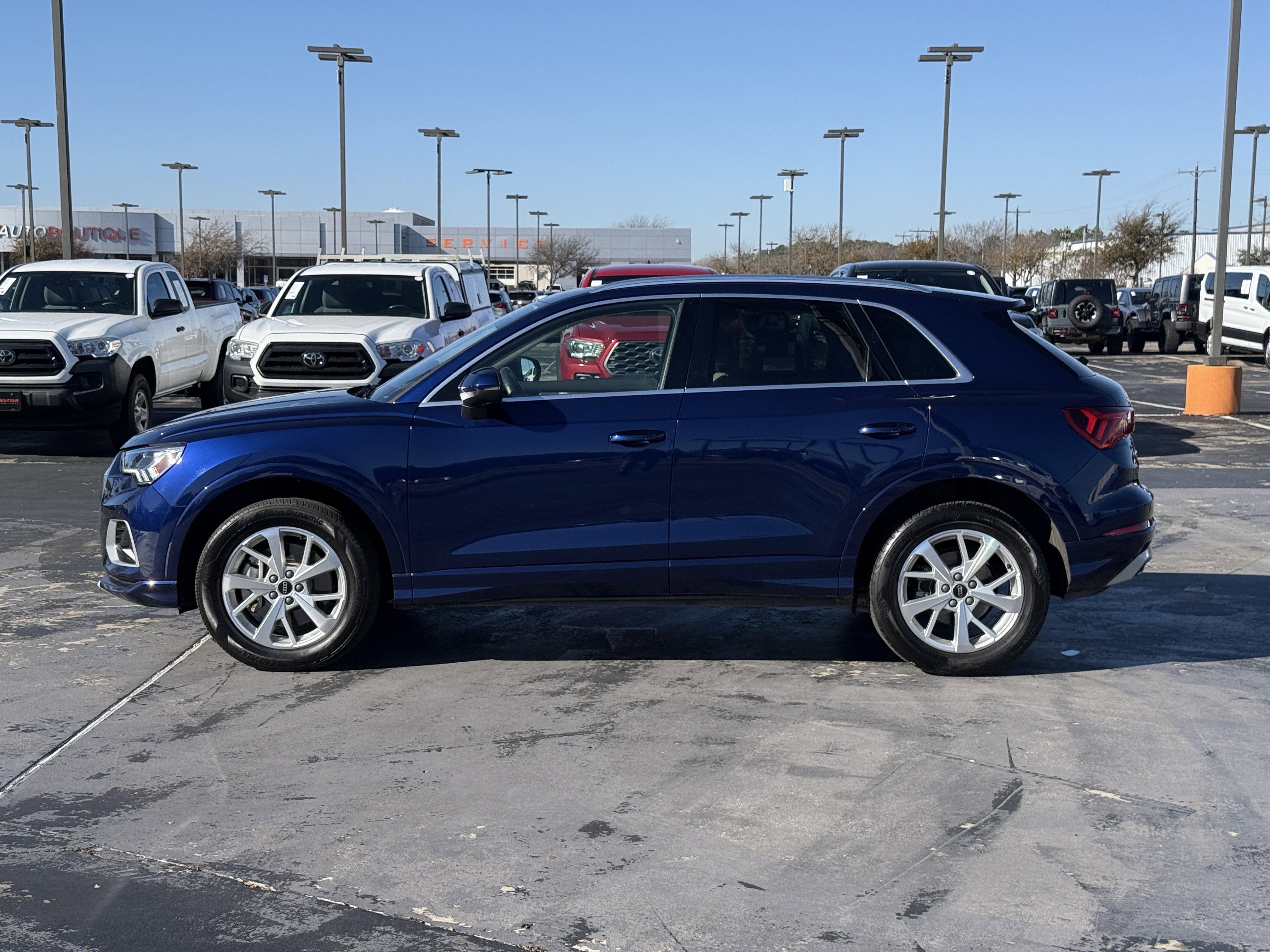 Used 2024 Audi Q3 2.0T Premium w/ Convenience Package image 11