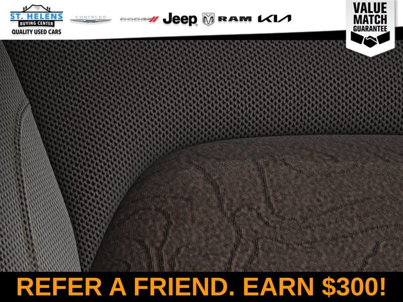 Used 2023 Jeep Renegade Latitude w/ Sun/Sound Group AWD/4WD image 28