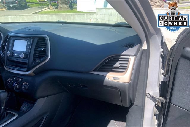 Used 2018 Jeep Cherokee Latitude w/ Altitude Package FWD image 14
