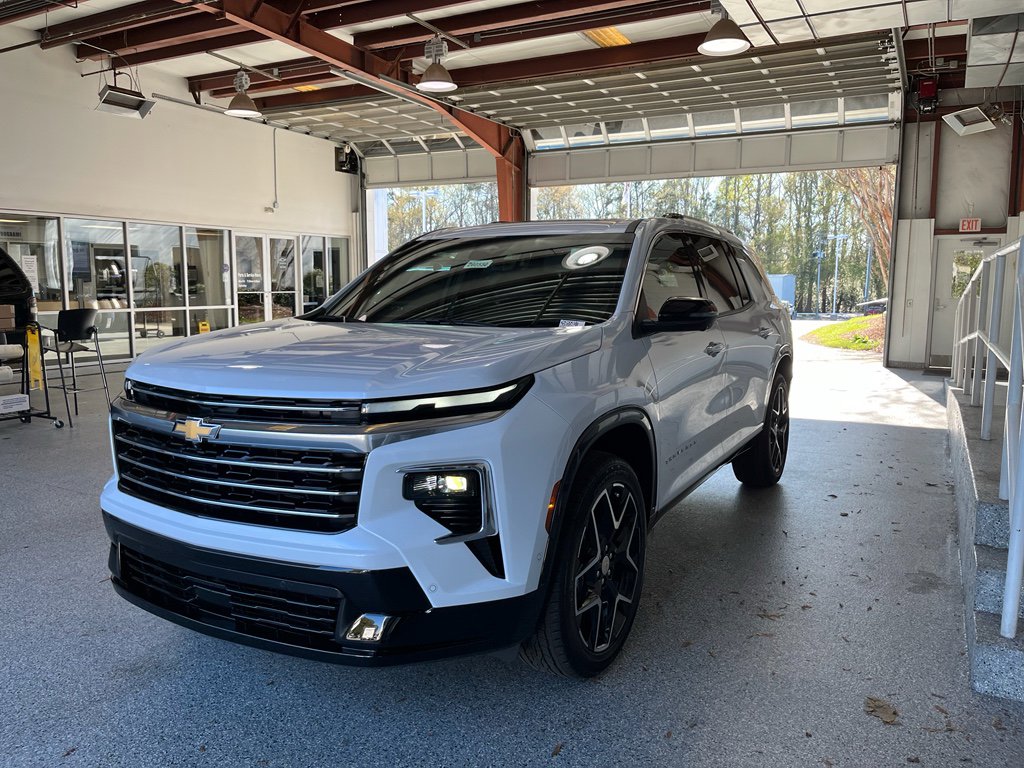 New 2026 Chevrolet Traverse High Country w/ LPO, Floor Liner Package FWD image 4