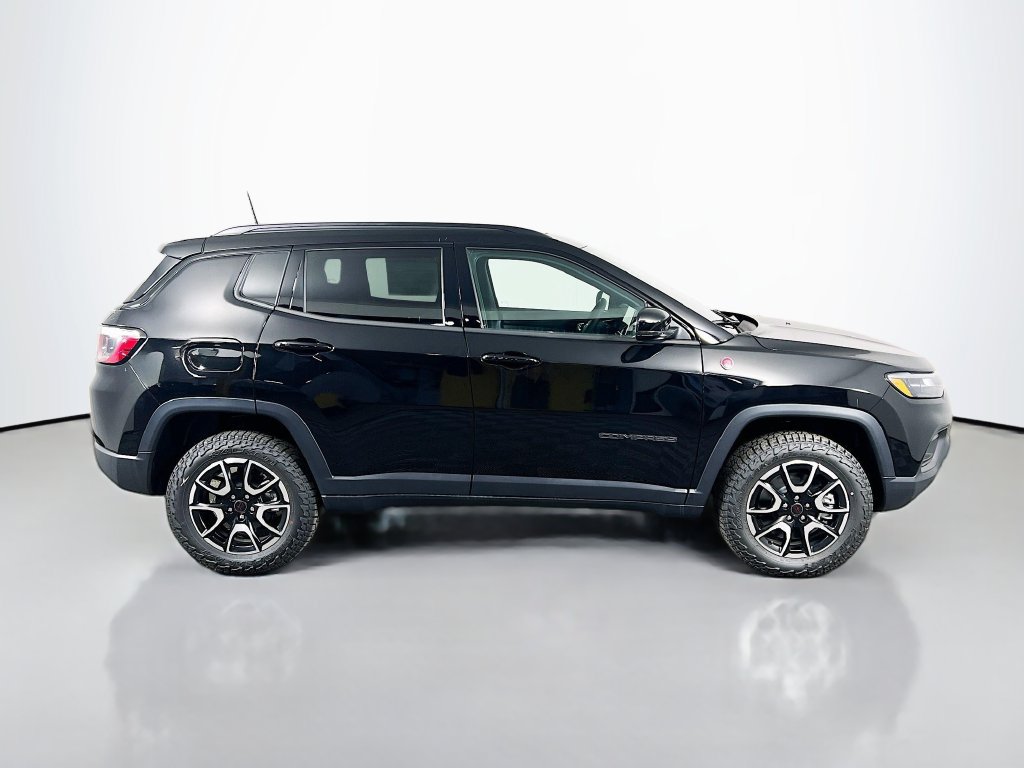 New 2026 Jeep Compass Trailhawk w/ Sun, Sound & Navigation Group AWD/4WD image 8