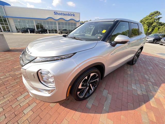 Used 2025 Mitsubishi Outlander SE AWD/4WD image 26