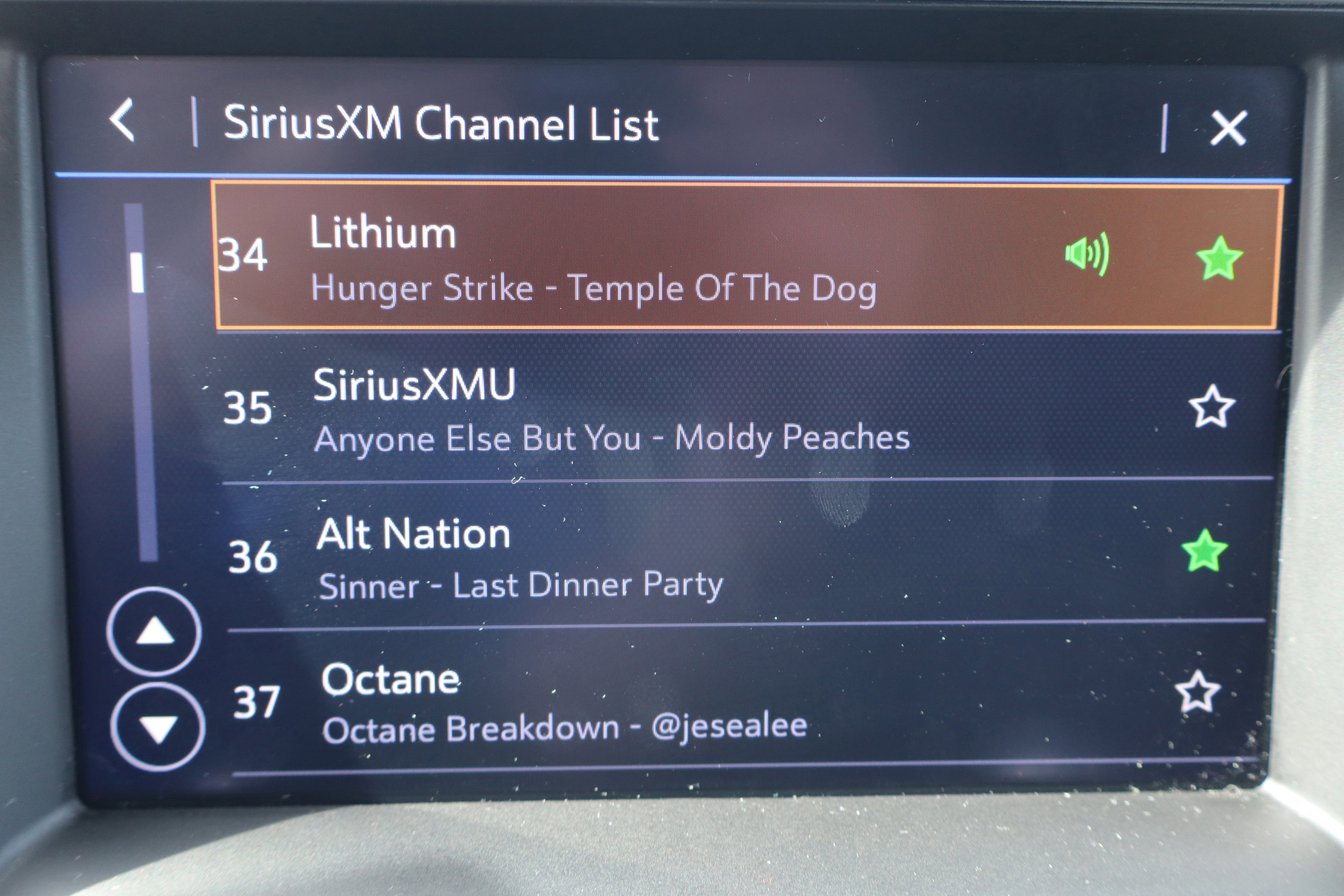 Used 2023 GMC Acadia SLE w/ Driver Convenience Package image 23