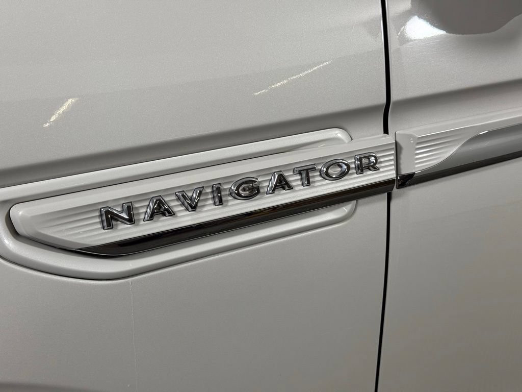Certified 2024 Lincoln Navigator L Reserve AWD/4WD image 11