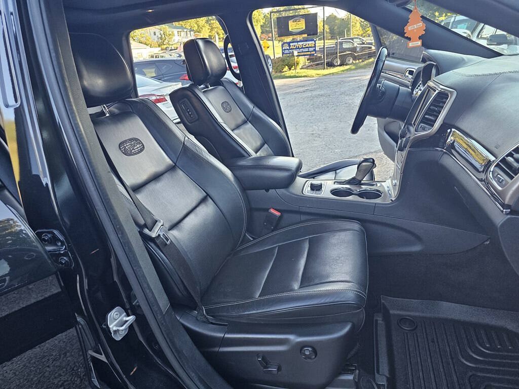 Used 2016 Jeep Grand Cherokee Overland w/ Advanced Technology Group AWD/4WD image 17
