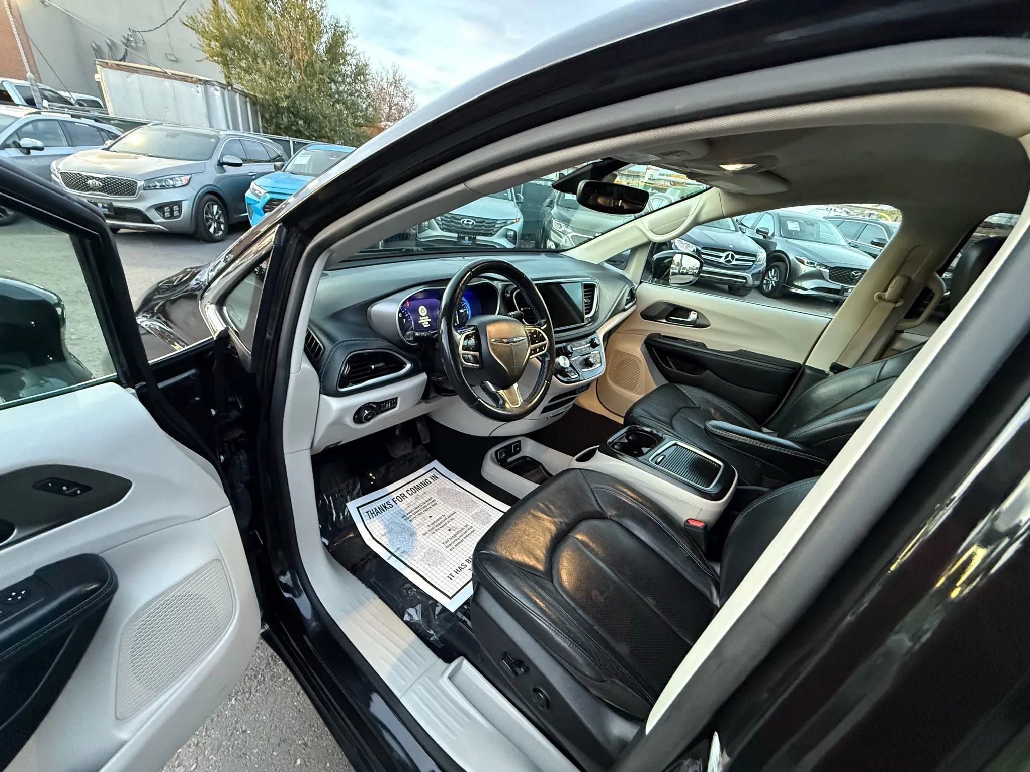 Used 2021 Chrysler Pacifica Touring-L image 17