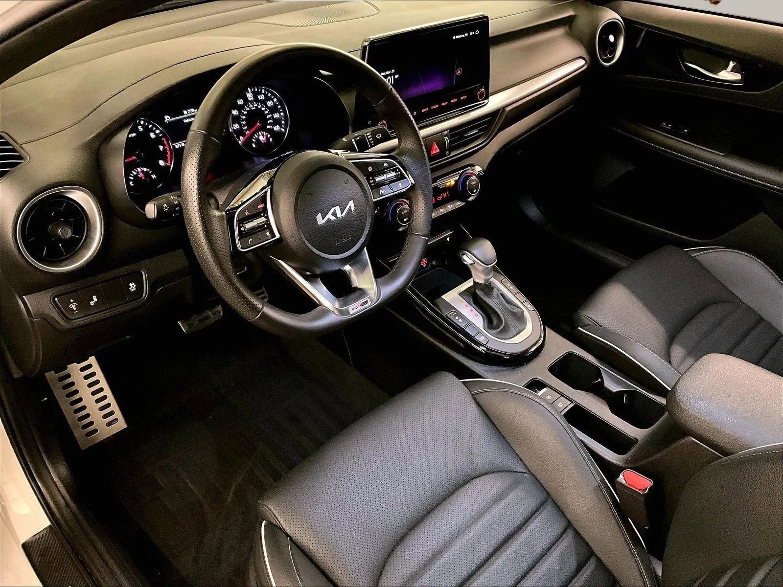 Used 2024 Kia Forte GT-Line w/ GT-Line Premium Package image 12