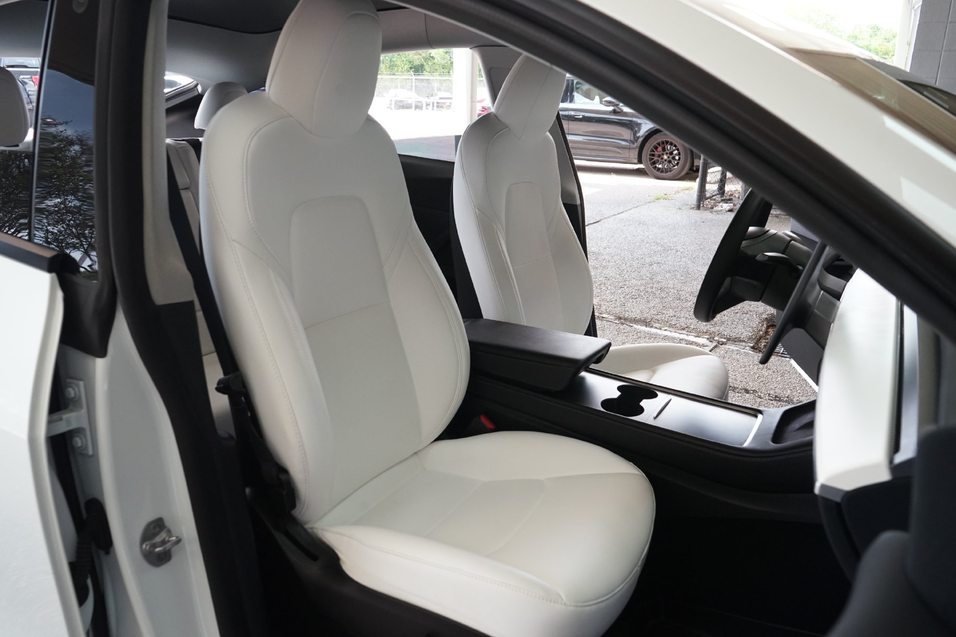 Used 2022 Tesla Model Y Performance AWD/4WD image 4