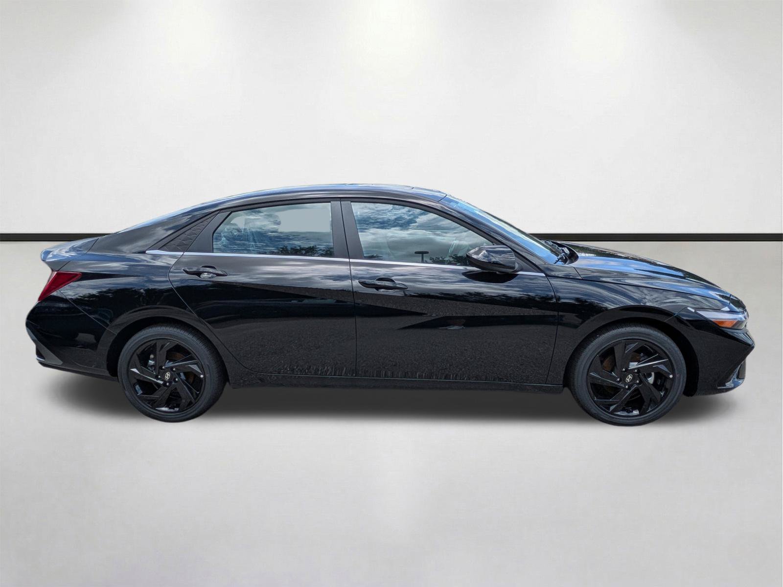 New 2026 Hyundai Elantra SEL Sport Premium FWD image 3