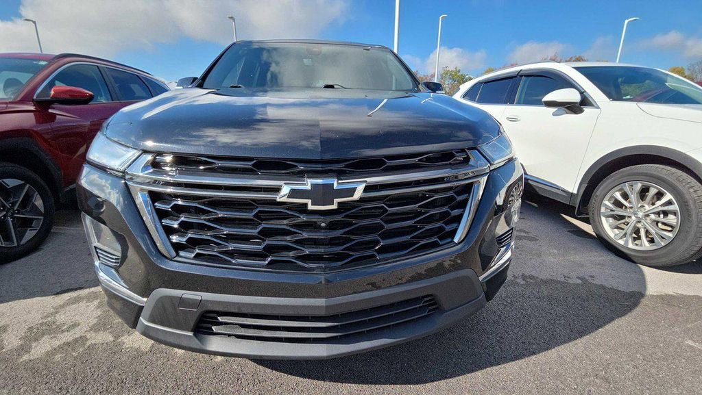 Used 2023 Chevrolet Traverse Premier w/ Redline Edition image 2