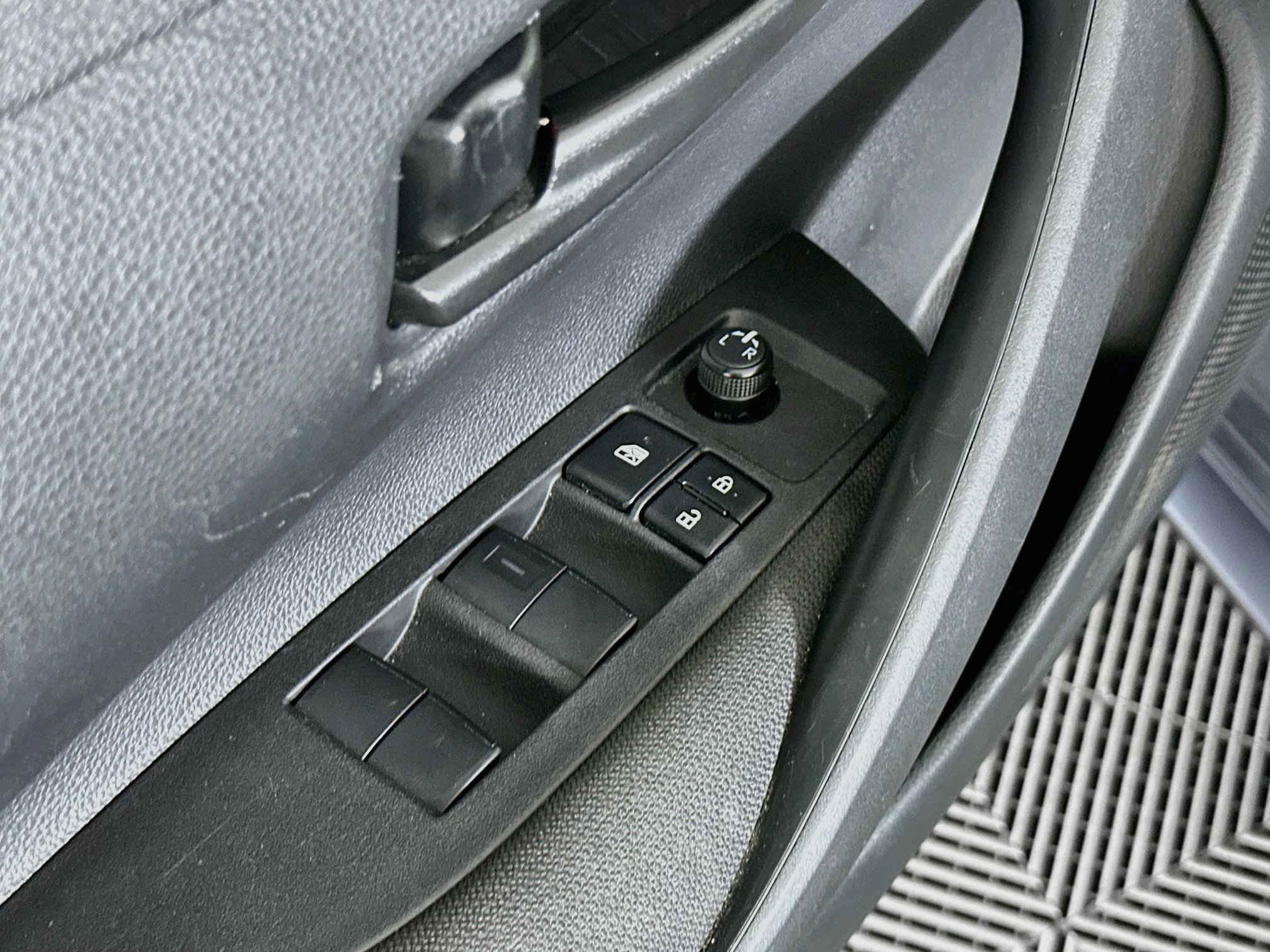 Used 2025 Toyota Corolla LE FWD image 15