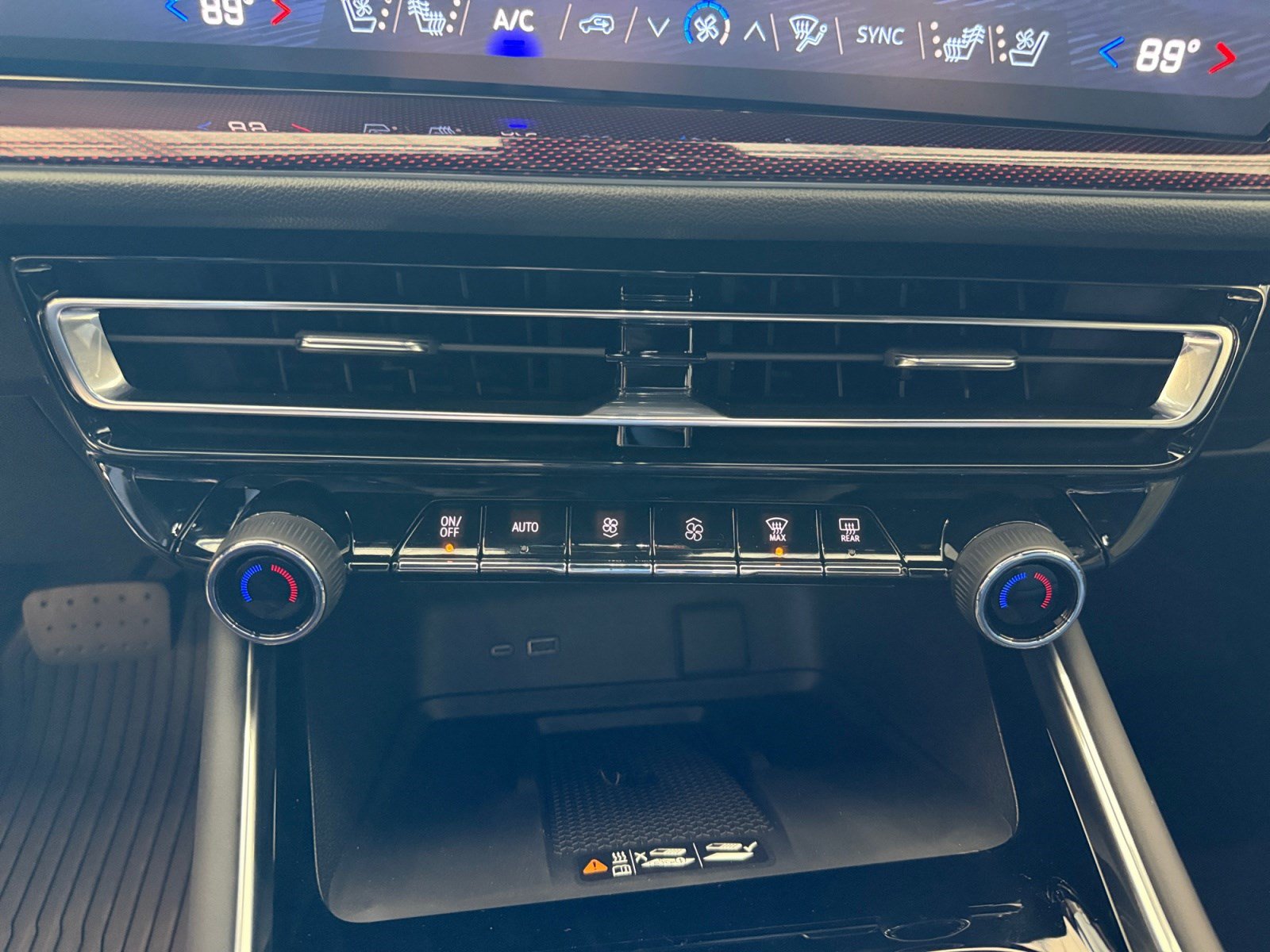 New 2027 Chevrolet Traverse RS w/ LPO, Floor Liner Package FWD image 28