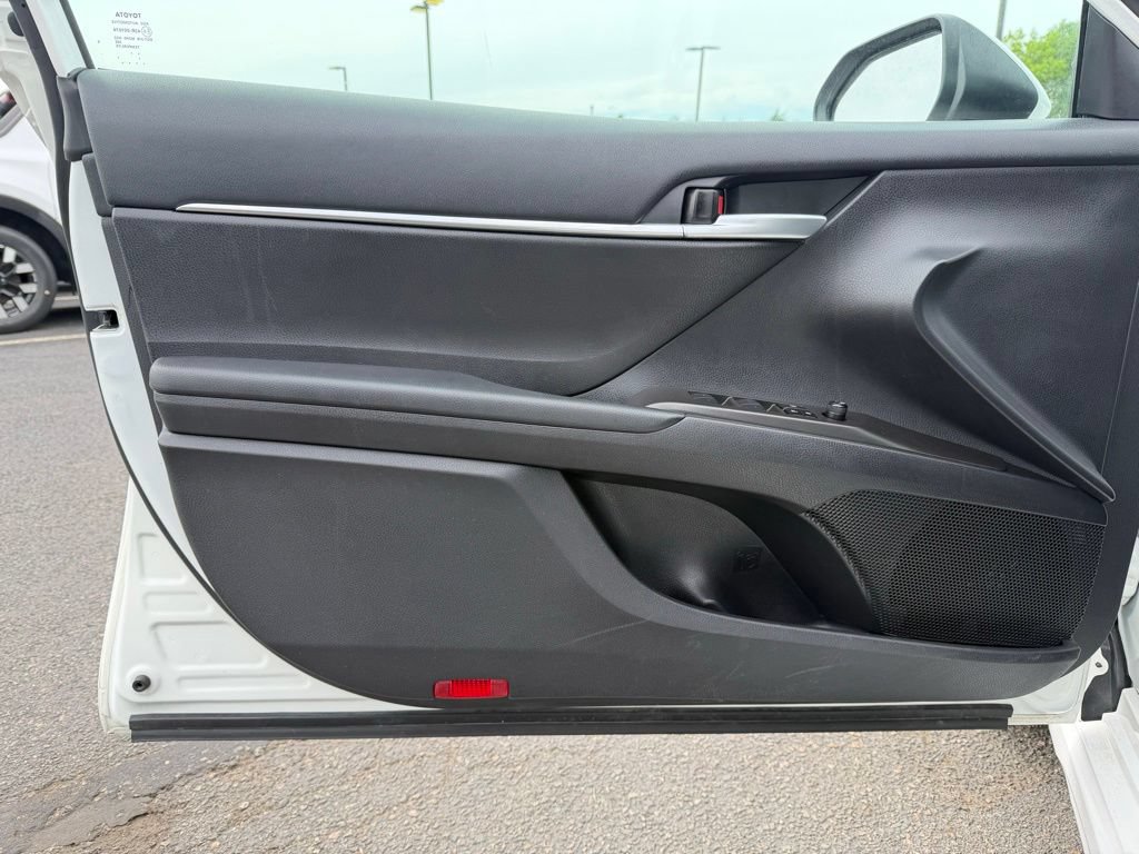 Used 2024 Toyota Camry SE FWD image 9
