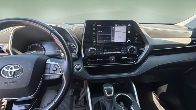 Used 2020 Toyota Highlander XLE AWD/4WD image 10