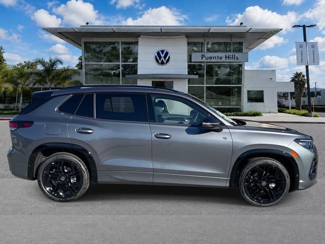 New 2026 Volkswagen Tiguan SE R-Line FWD image 3