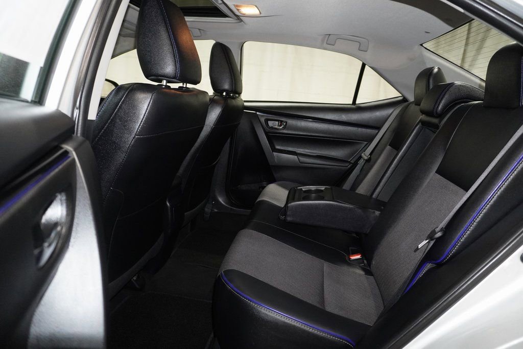 Used 2017 Toyota Corolla SE w/ SE Premium Package image 12