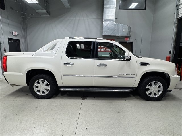 Used 2013 Cadillac Escalade EXT AWD/4WD image 8