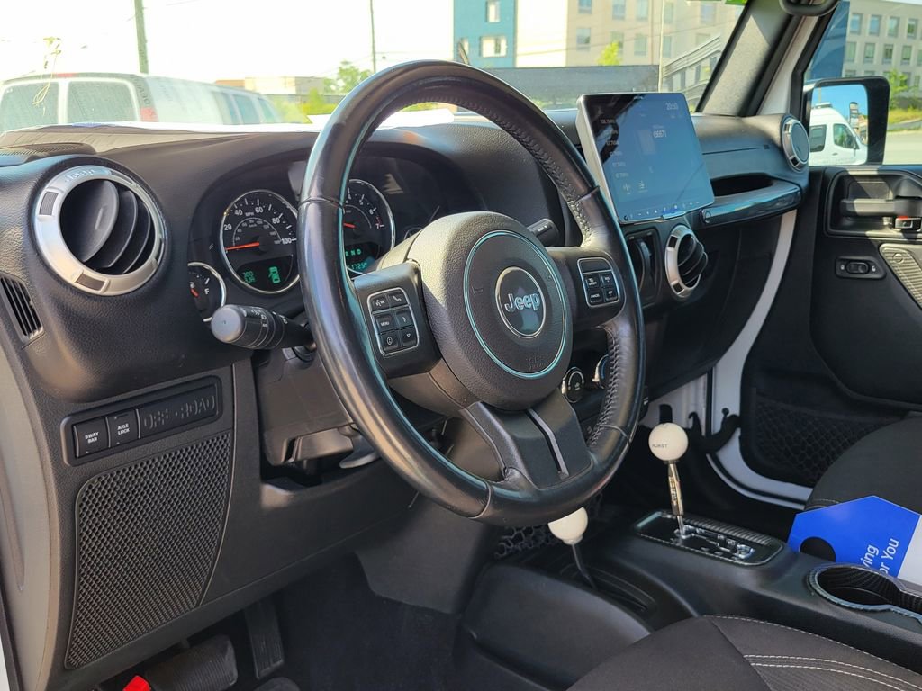 Used 2018 Jeep Wrangler Rubicon w/ Power Convenience Group AWD/4WD image 37