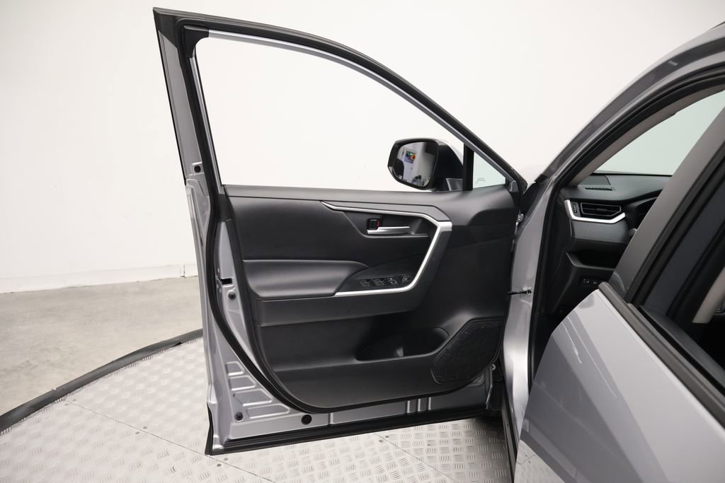Certified 2025 Toyota RAV4 XLE FWD image 16