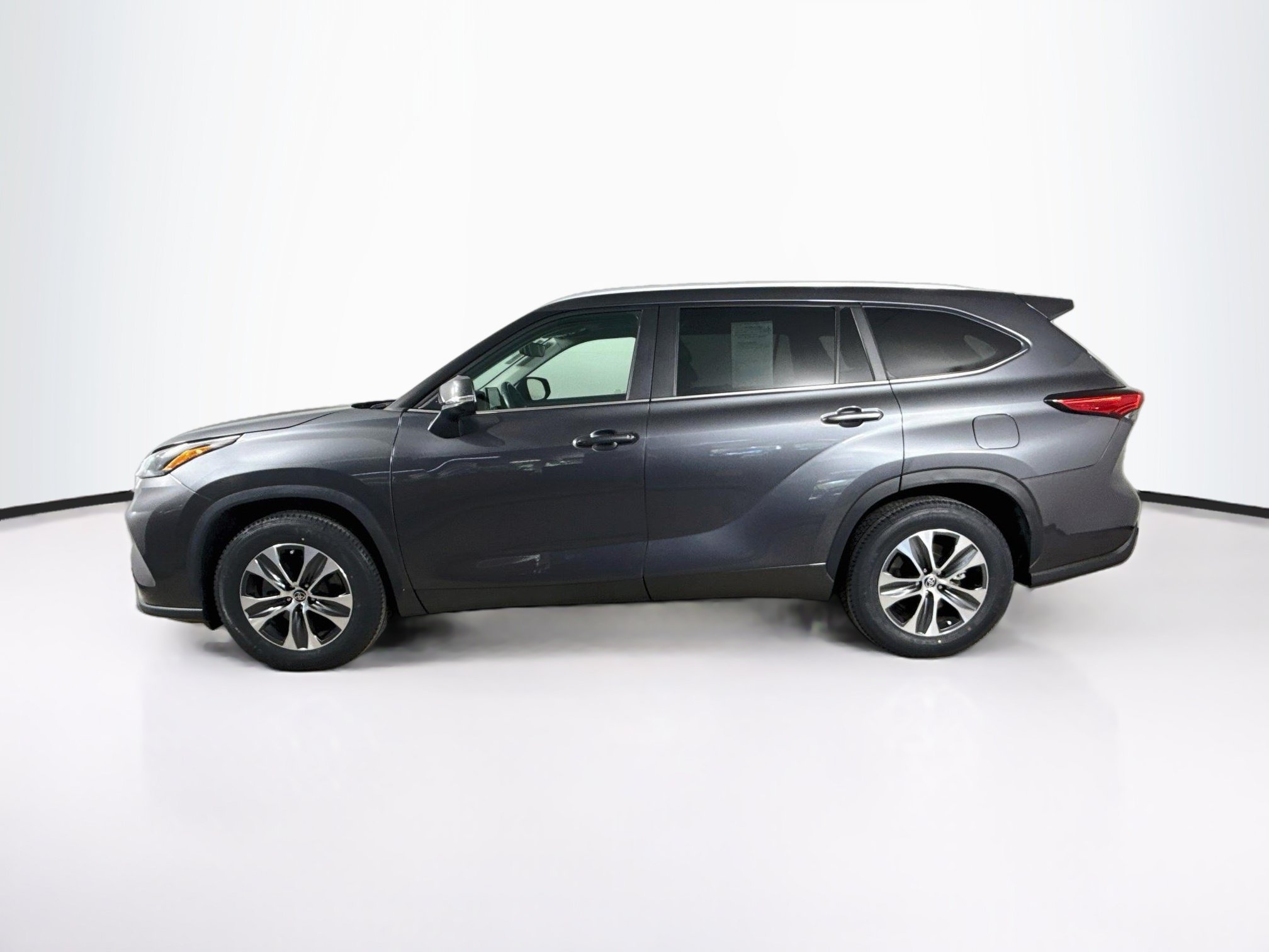 Used 2023 Toyota Highlander XLE FWD image 7