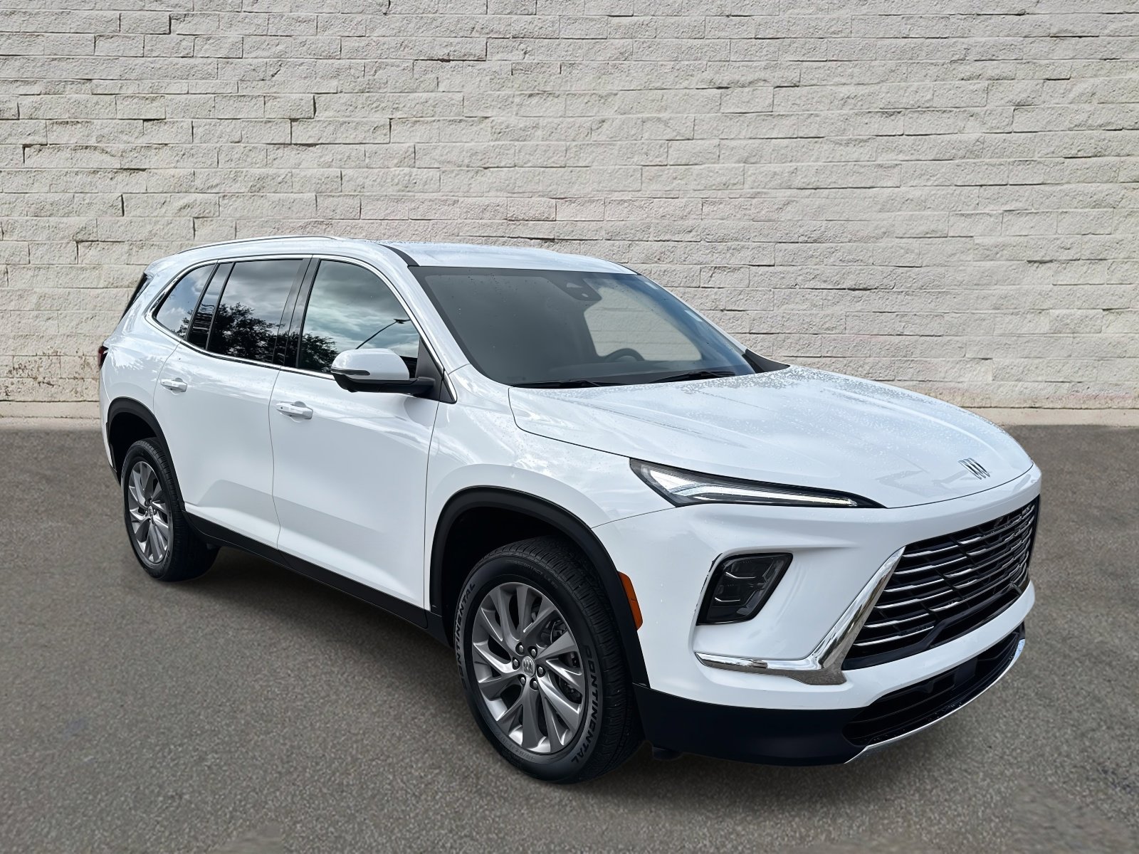 Used 2025 Buick Enclave Preferred image 3