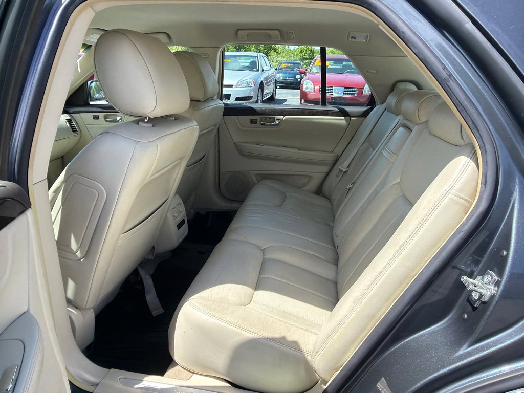 Used 2009 Cadillac DTS w/ Trunk Convenience Package FWD image 12