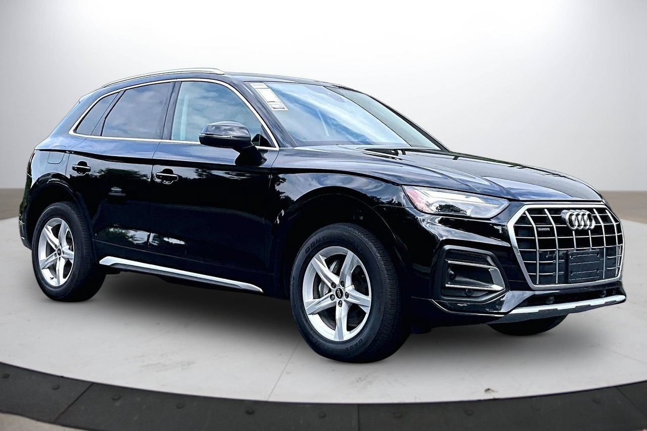 Used 2023 Audi Q5 2.0T Premium w/ Convenience Package AWD/4WD image 2