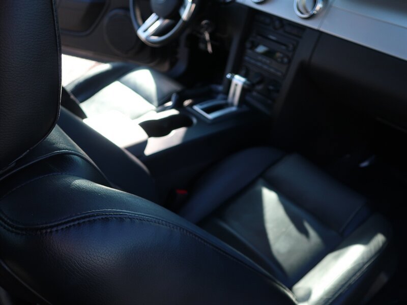 Used 2006 Ford Mustang Premium RWD image 24