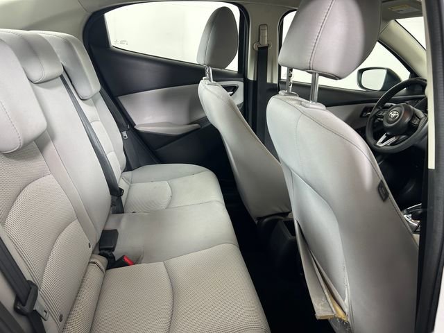Used 2019 Toyota Yaris L image 26