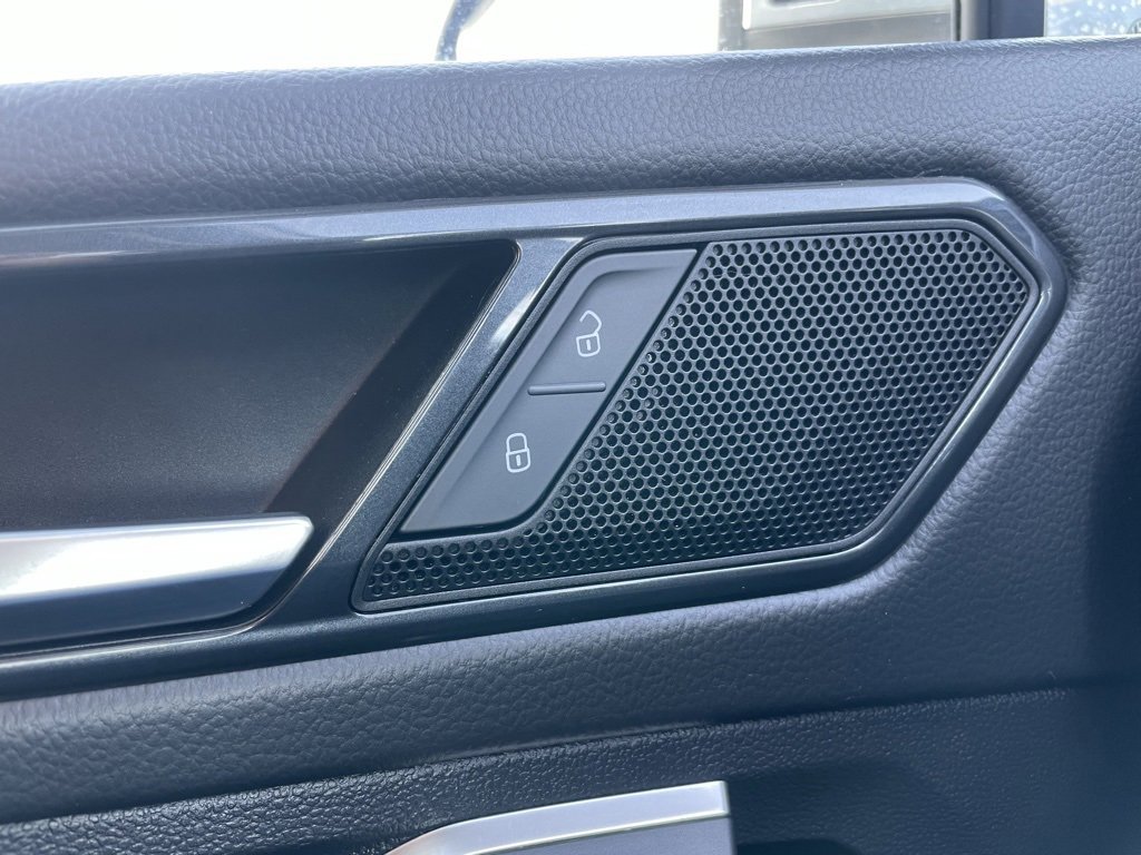 Used 2024 Volkswagen Tiguan SE image 25