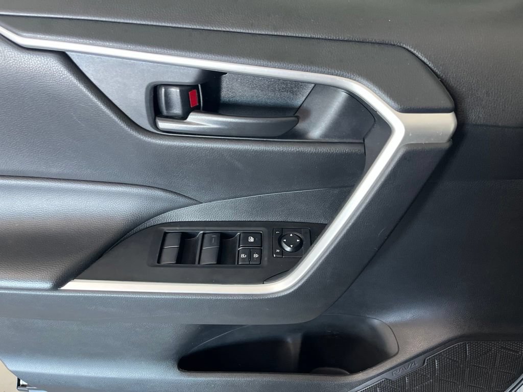 Used 2025 Toyota RAV4 LE AWD/4WD image 51