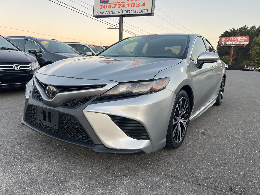 Used 2020 Toyota Camry SE image 1