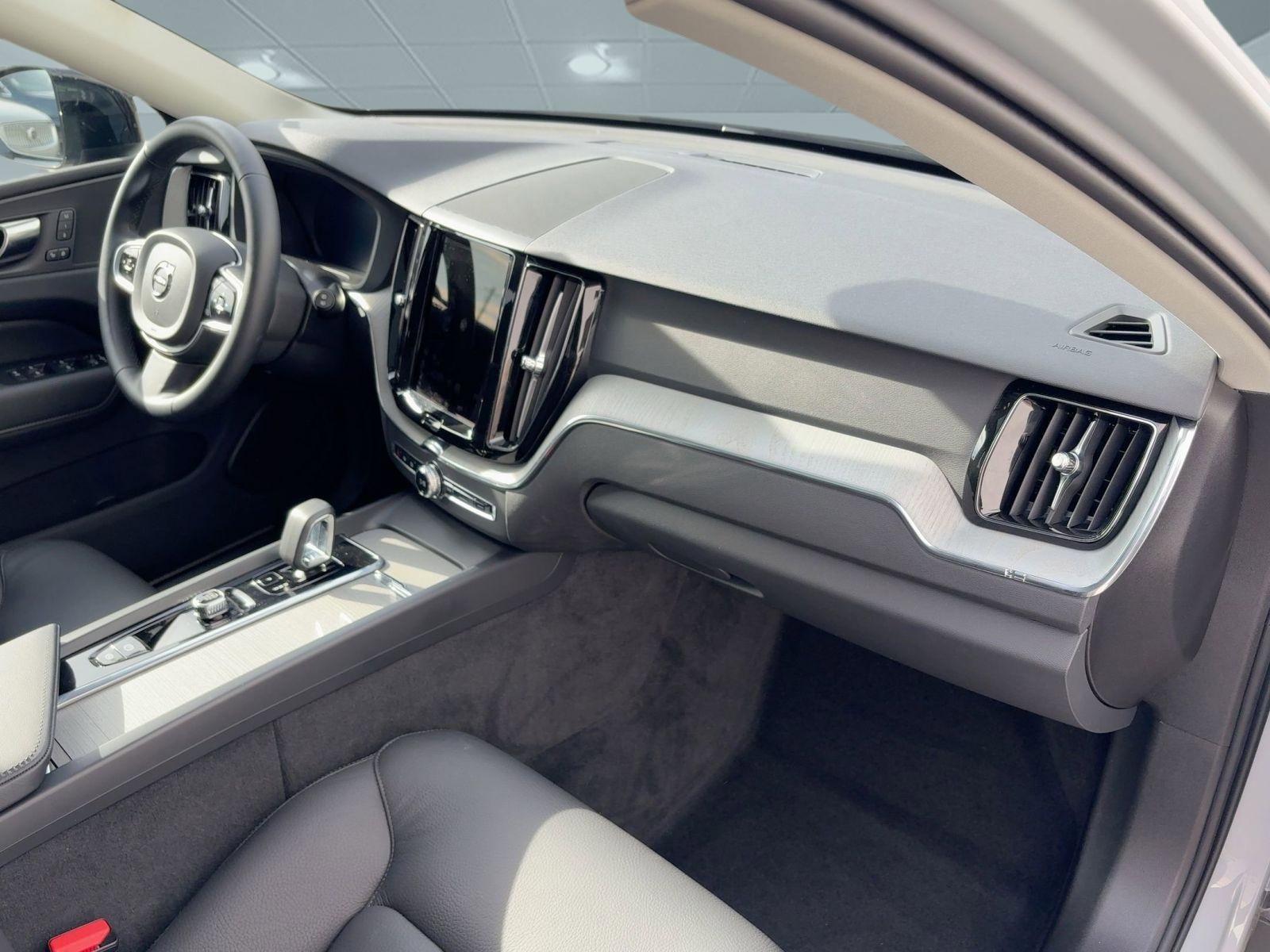 Certified 2025 Volvo XC60 B5 Plus image 31