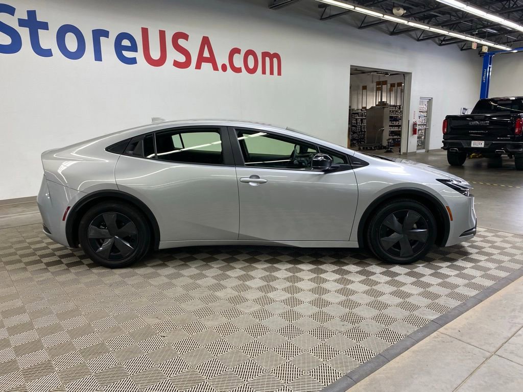 Used 2025 Toyota Prius LE image 12